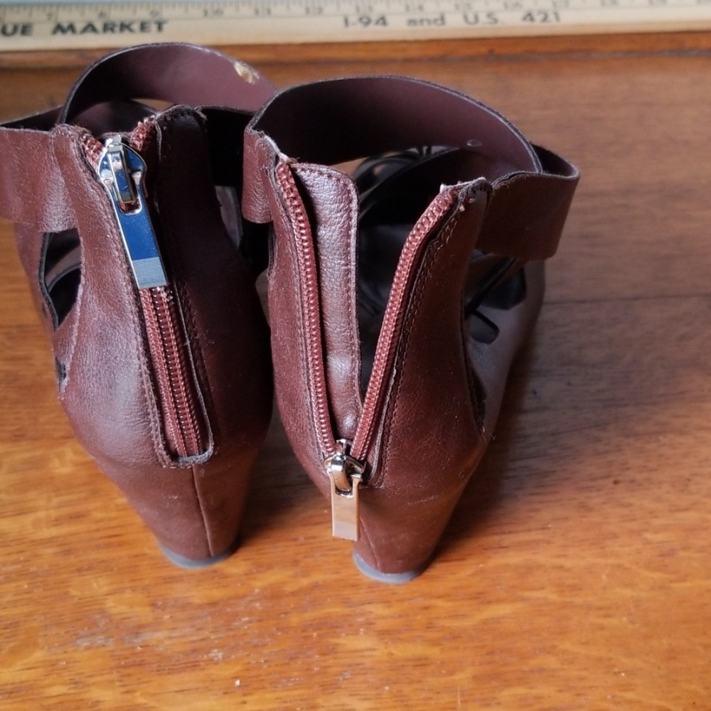 Mossimo brown wedge sandals - Picture 2 of 7
